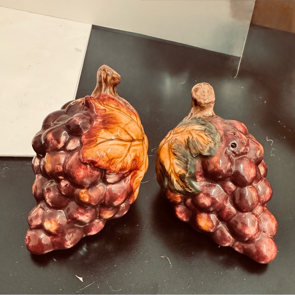 Hand-Painted Ceramic Grape Cluster salt and pepper shakers in Burgundy and Gold